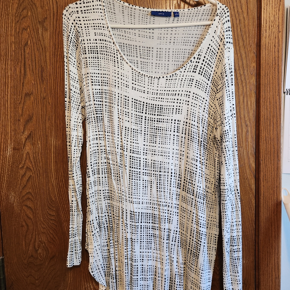 Apt. 9 Black and White Long Sleeve Top